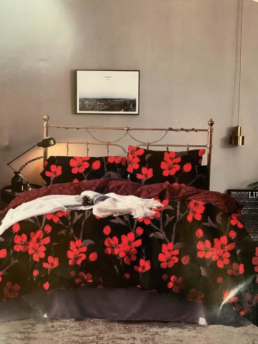 Lenjerie de pat finet 4 piese, cearceaf pat clasic, cearceaf pilota 200x230, 2 fete perna 50x70, Extra, flori rosii cu negru